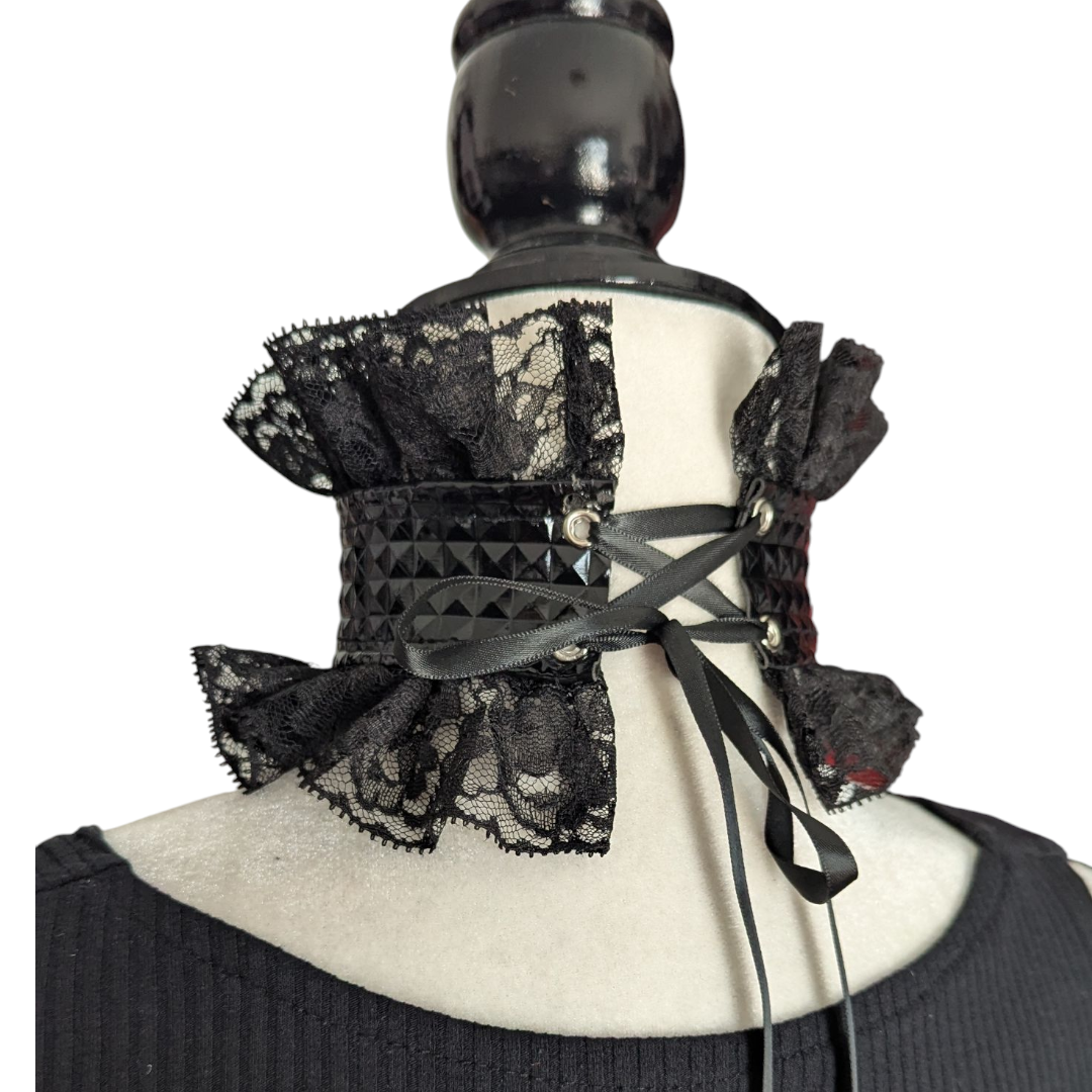 Choker estilo gorguera texturizada