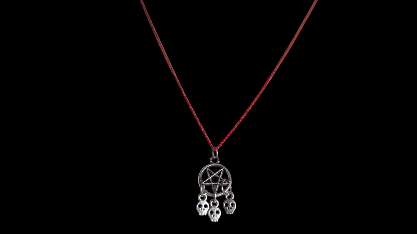 Collar Pentagrama con Calaveras