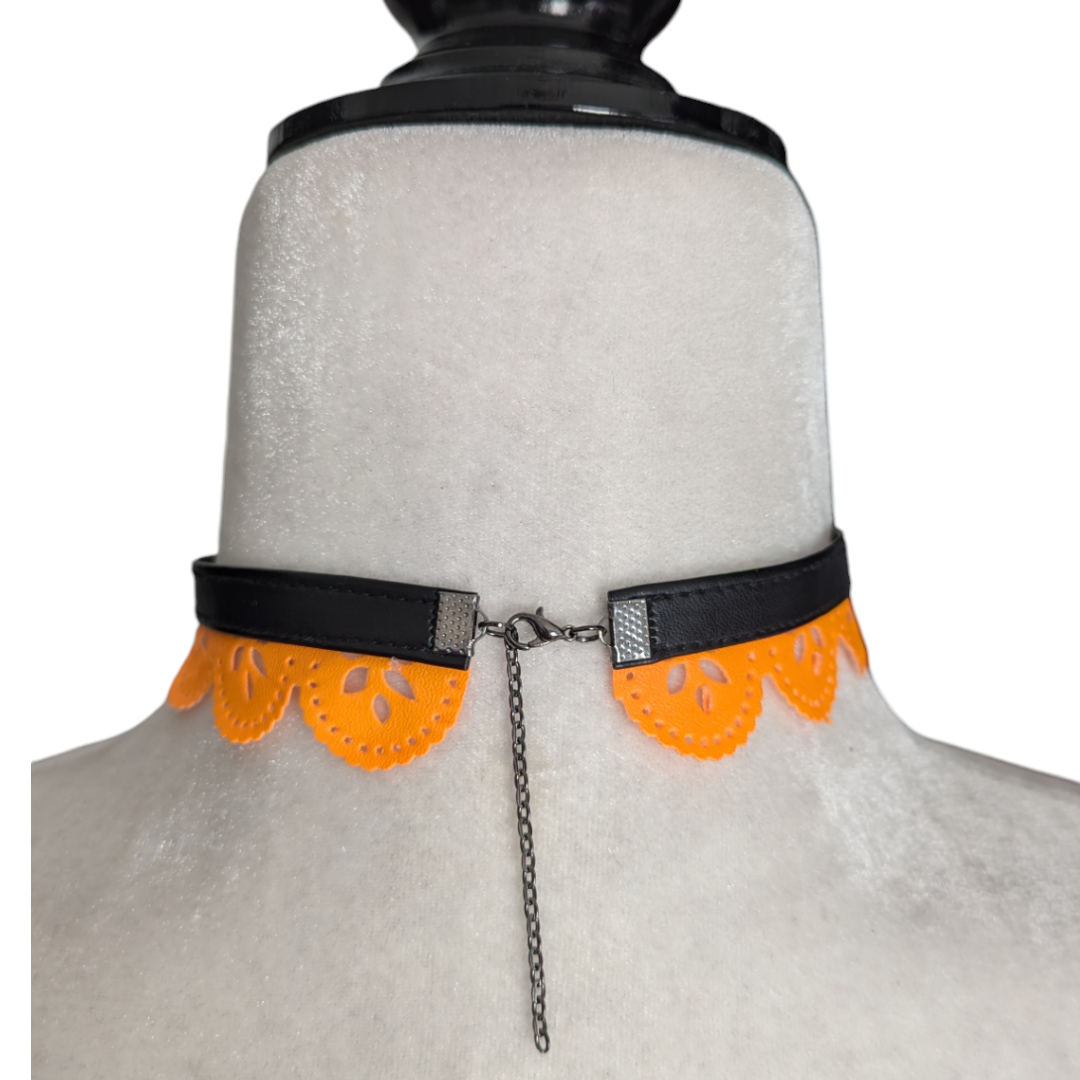 Choker con Puntilla Flúor