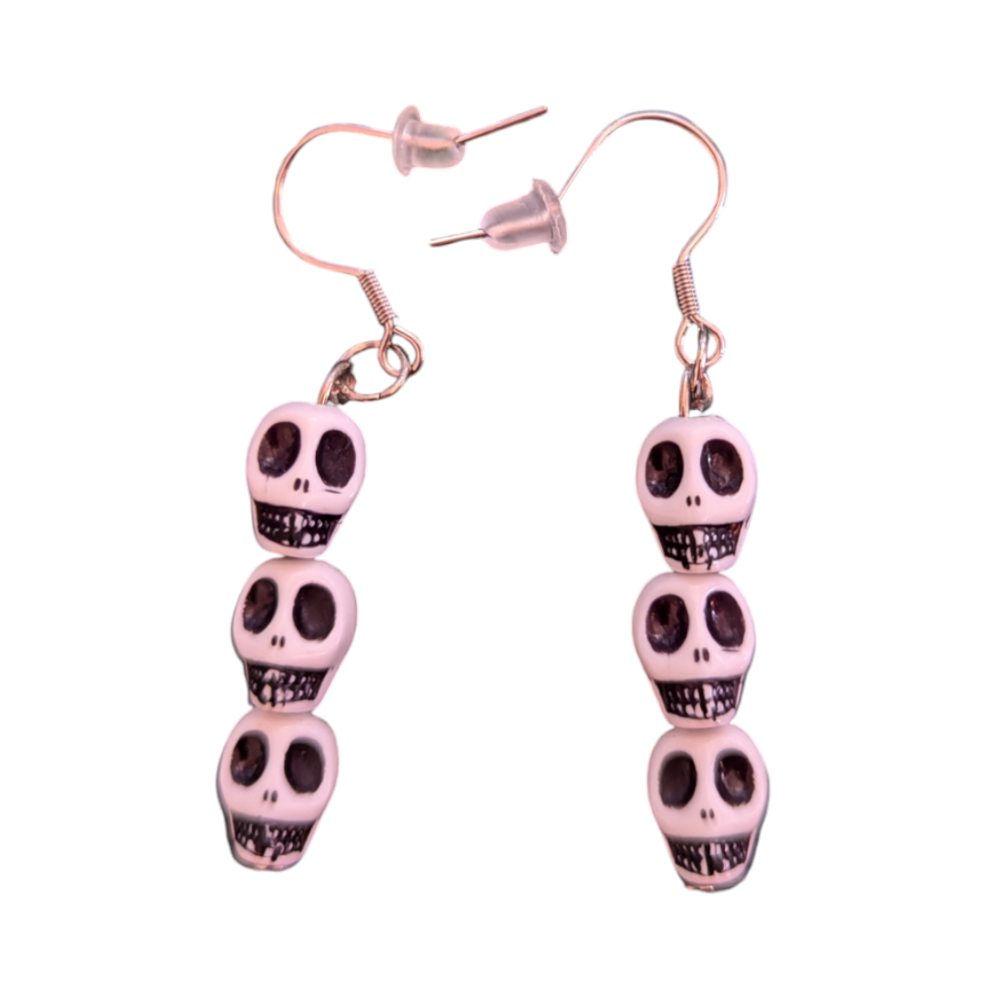 Pendientes mini calaveras blancas