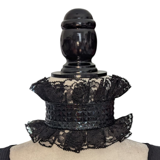 Choker estilo gorguera texturizada