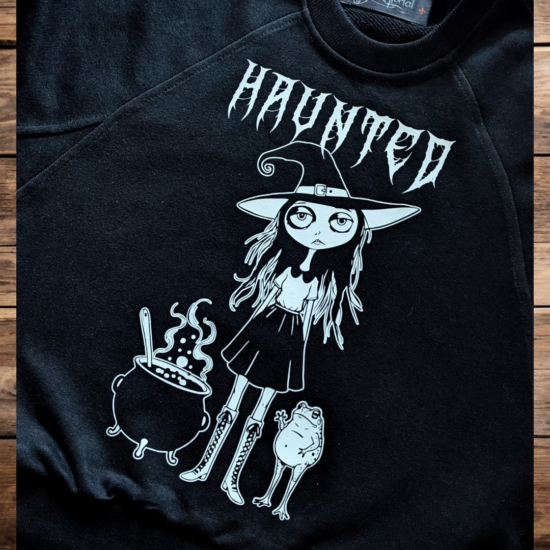 Sudadera cropped Brujita con Sapo
