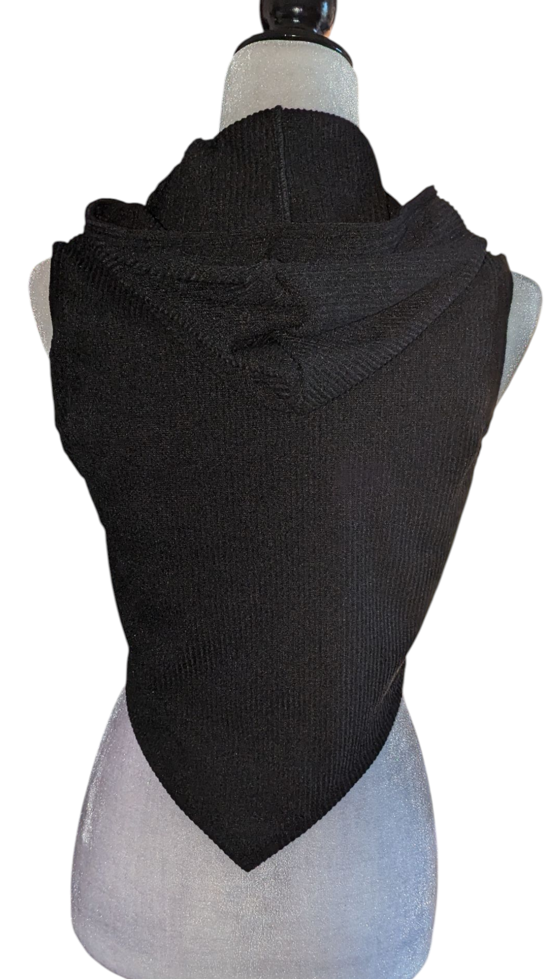 Chaleco negro con capucha