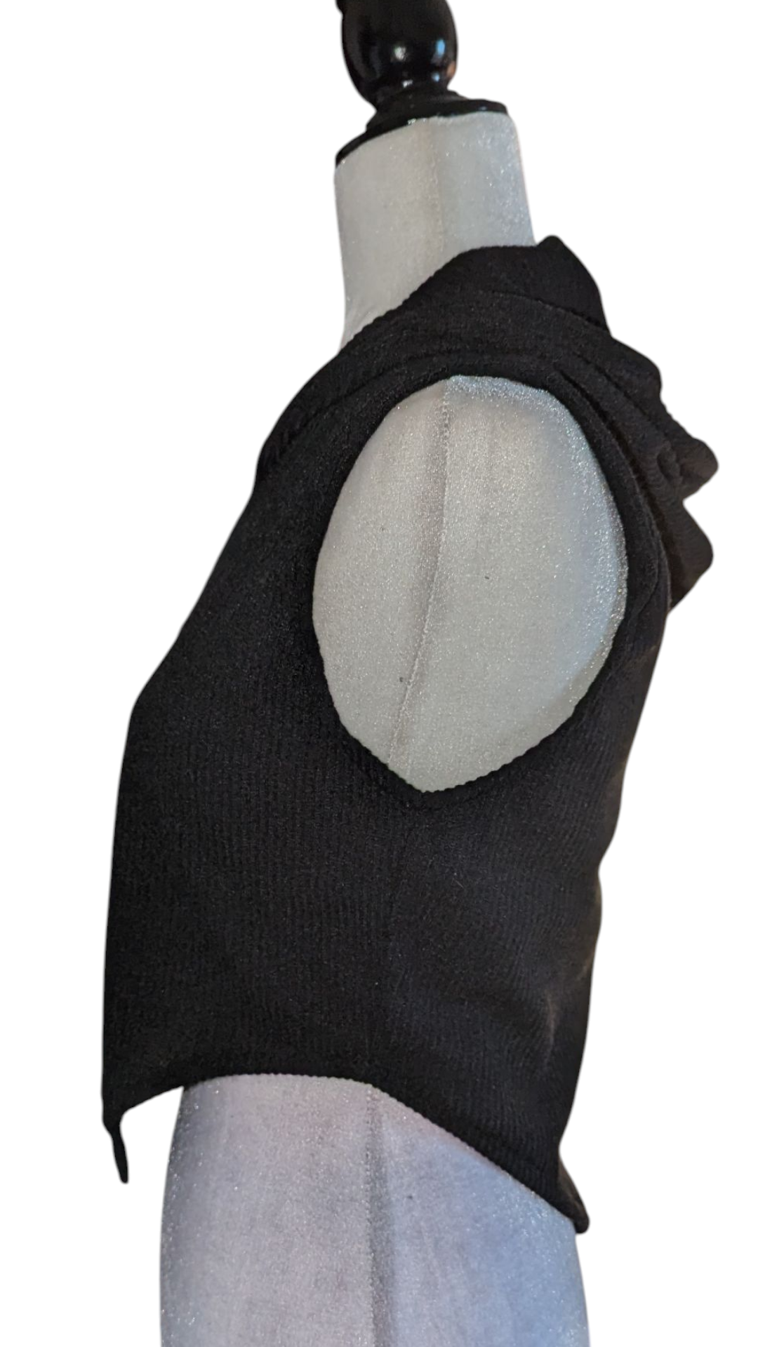 Chaleco negro con capucha