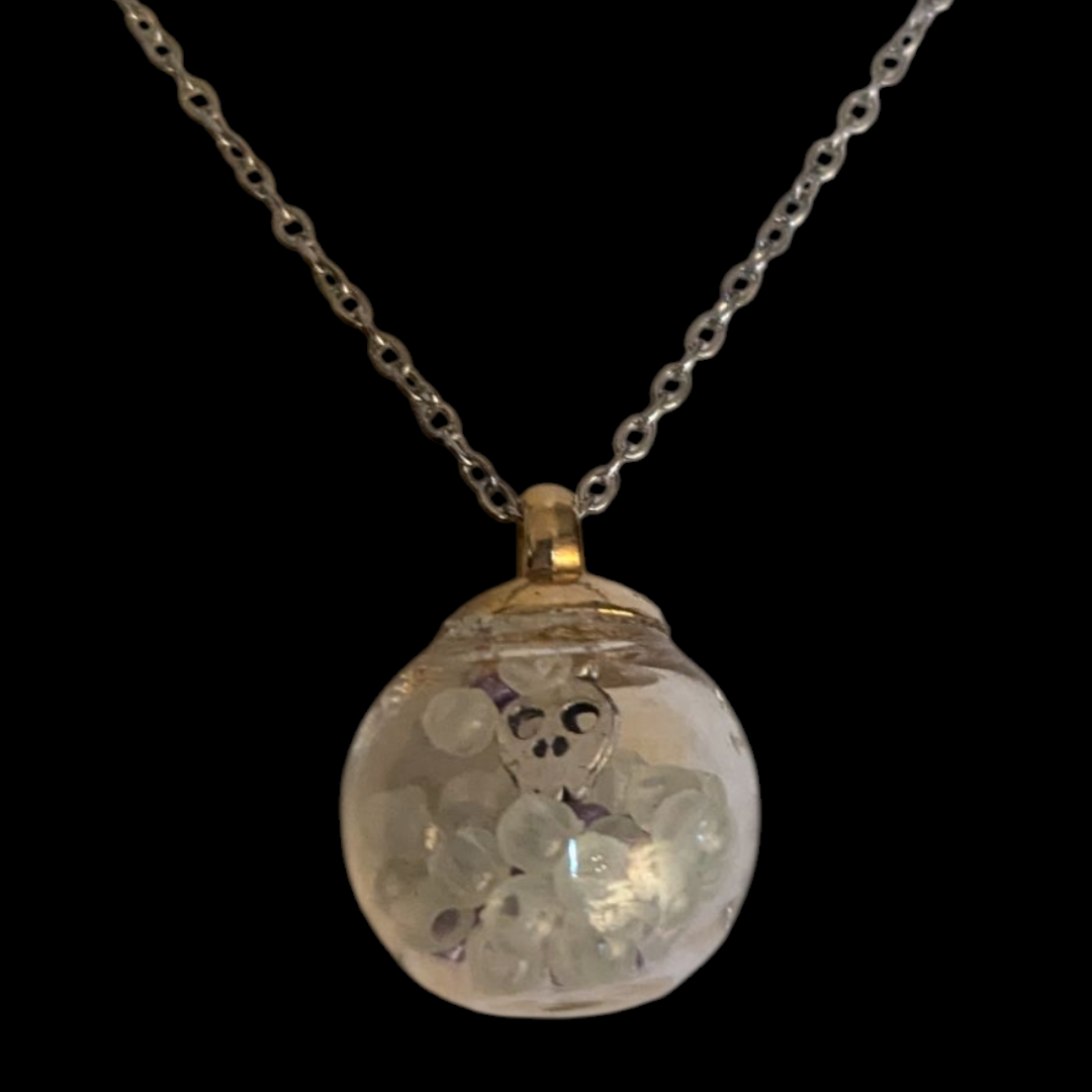 Collar con bola de vidrio con calaverita