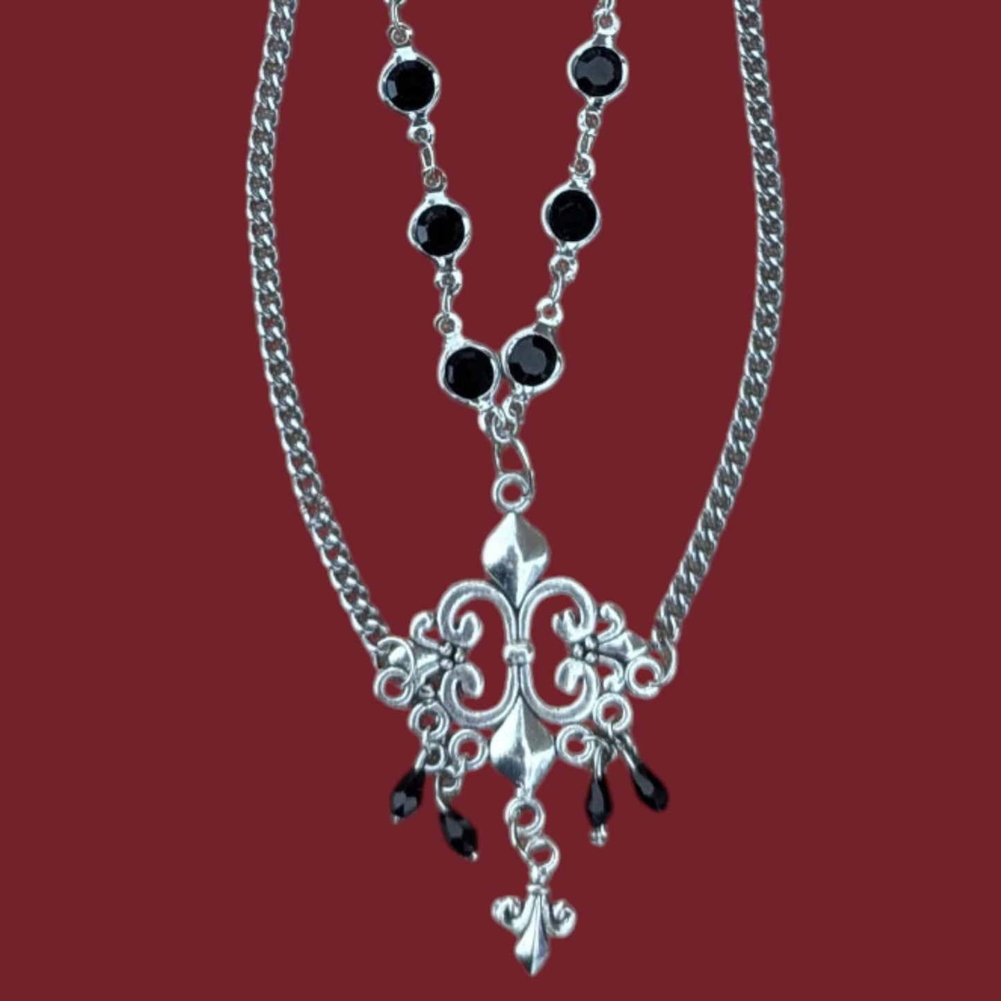Collar doble con Flores de Lis