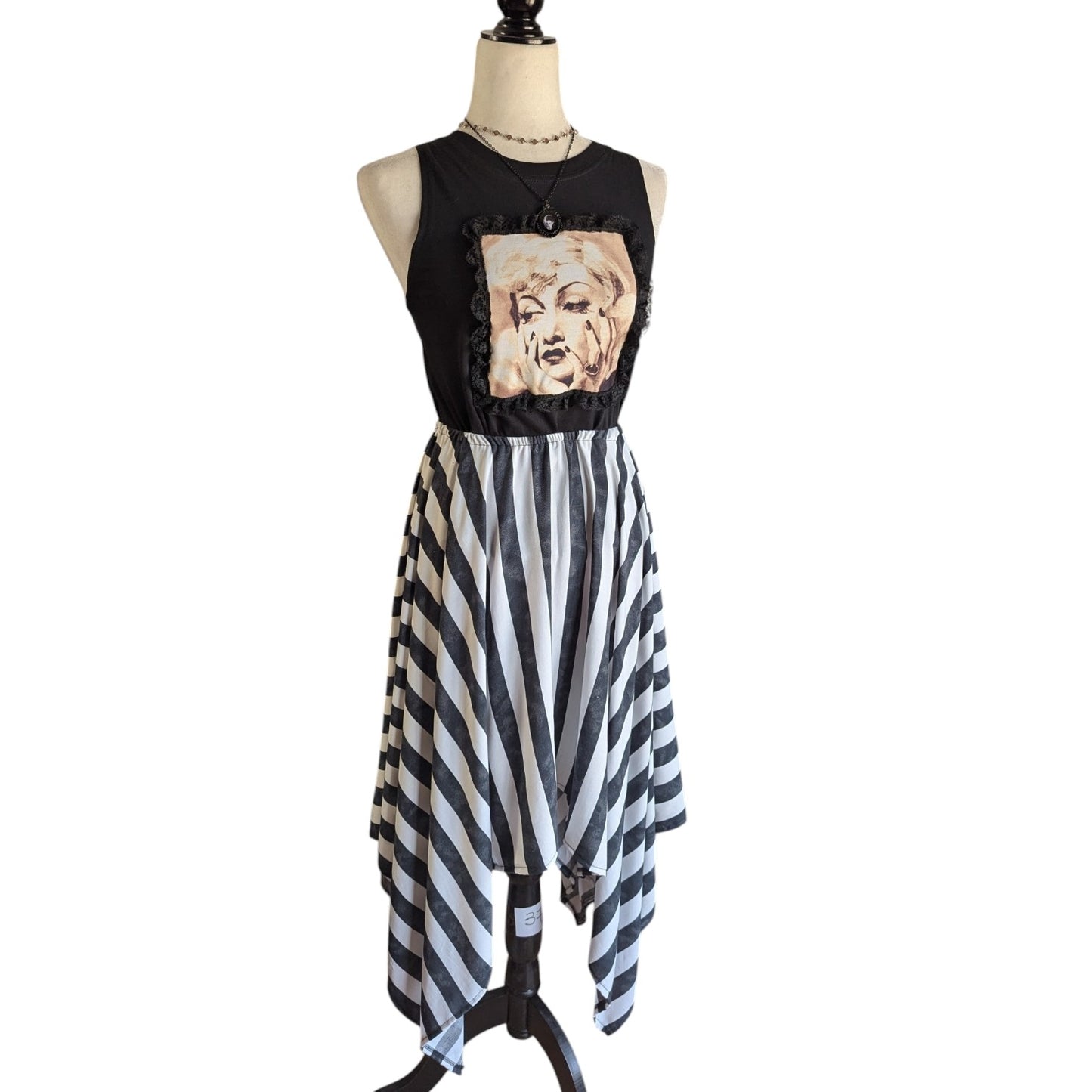 Conjunto Falda + camiseta + collar