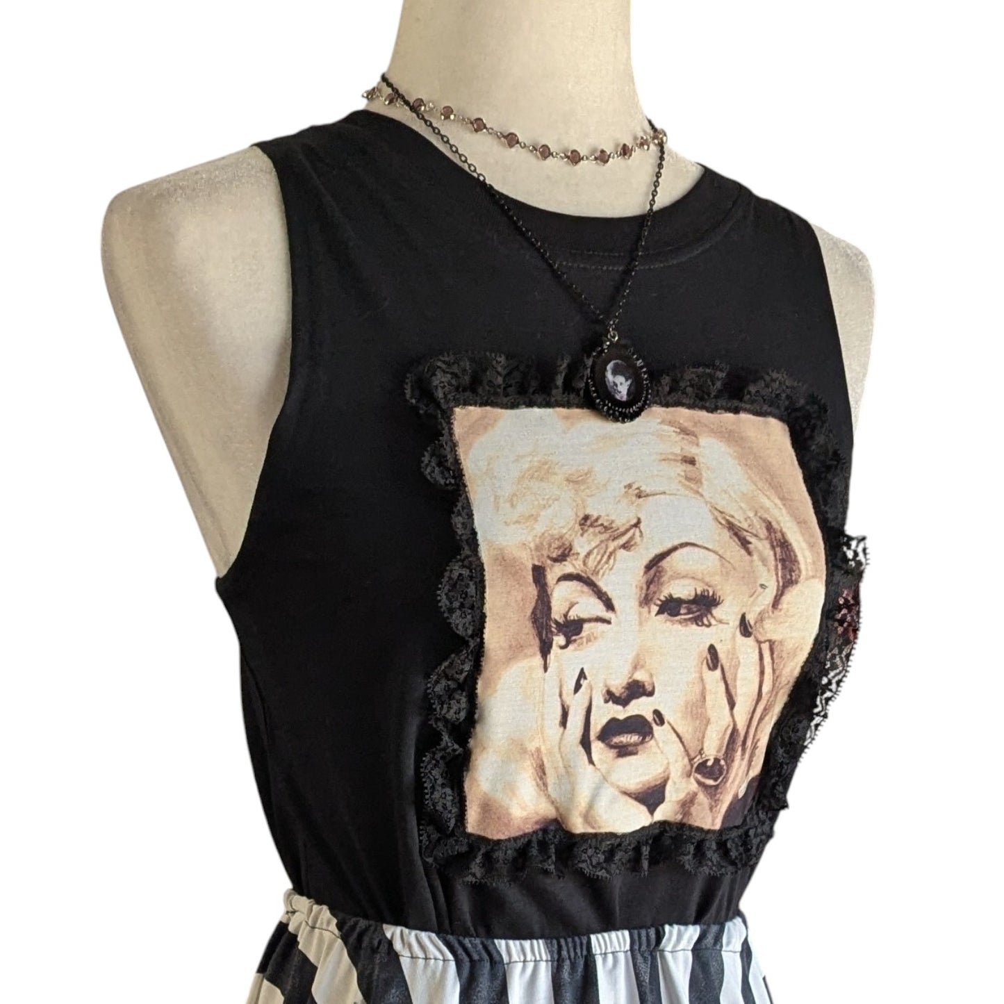 Conjunto Falda + camiseta + collar