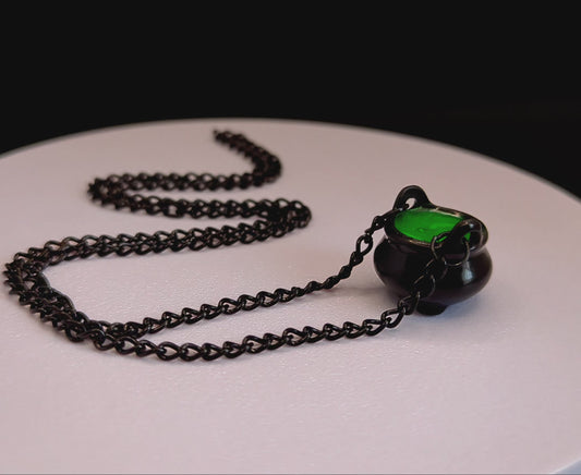 Collar Caldero con brebaje